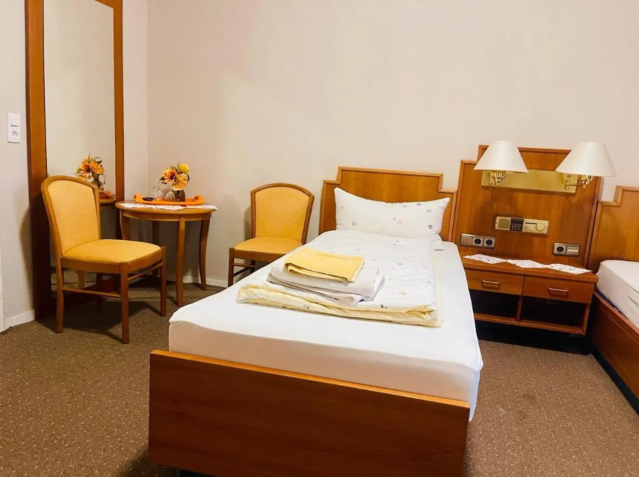 Pension De Lux Augsburg Germany